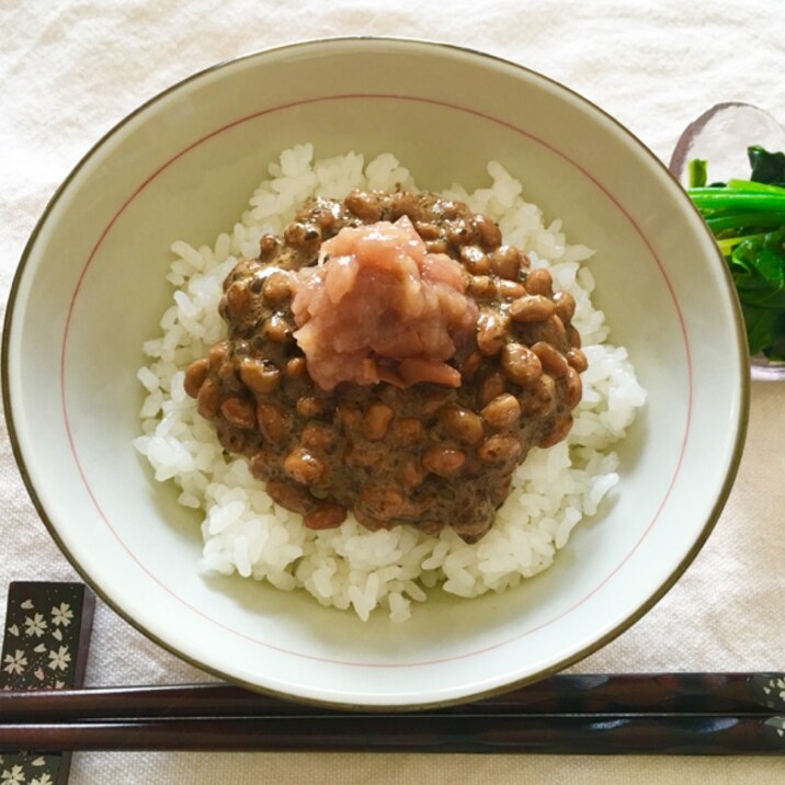 さっぱり美味い！海苔佃煮納豆のたたき梅のっけご飯♡